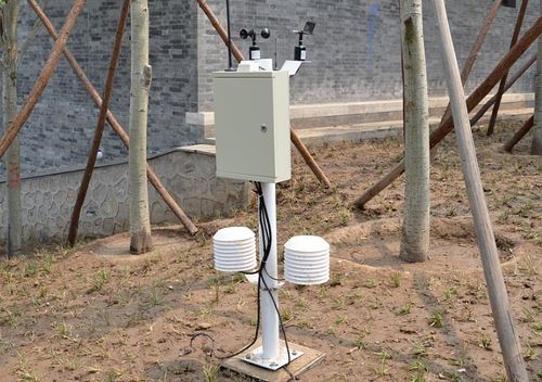 校園<a href='http://www.vpspc.com/' title='自動氣象站' target='_blank'><u>自動氣象站</u></a>